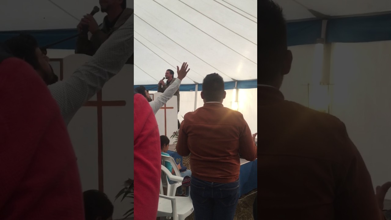 Pasteur fils qui chante  A sus pies  À t'ai pied