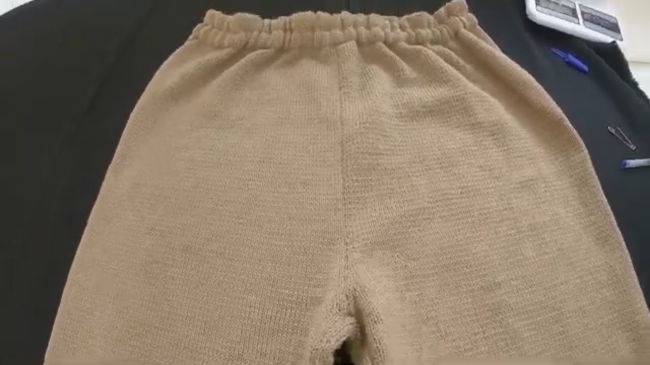 calça de lã adulto em máquina de tricô