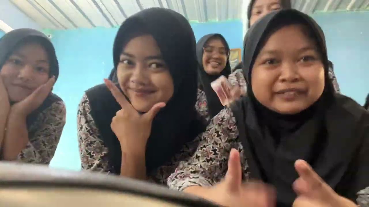 day 1 school— after an eid👋🏻