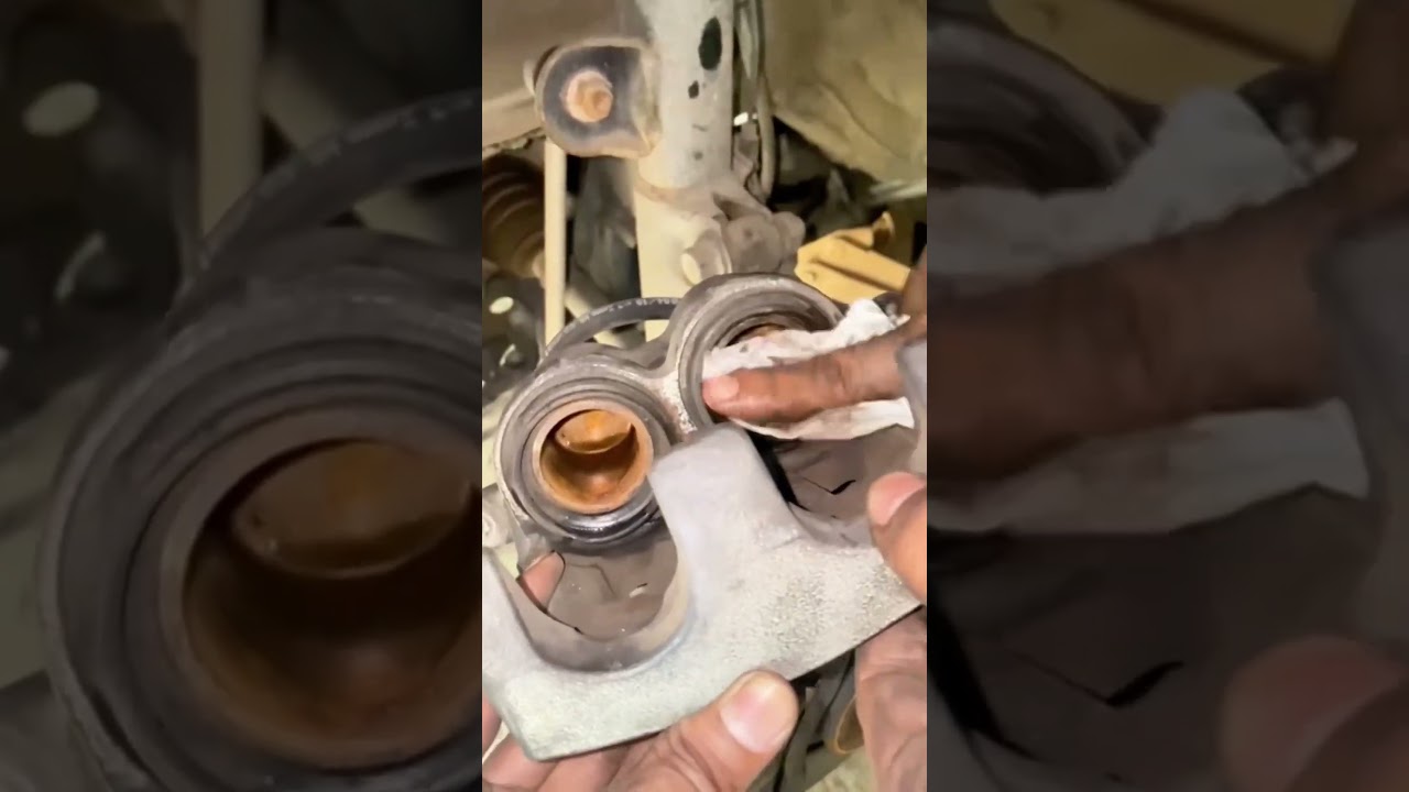 Rusty Brake Calipers Cleaning !