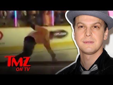 Gavin Degraw Takes A Spill On The Ice After National Anthem | TMZ TV