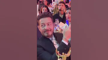 ليلى زاهر بجامبسوت اصفر وتصرفات والدها تلفت الانتباه 