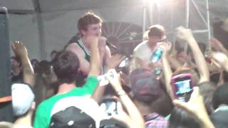 Asher Roth Performing I LOVE COLLEGE at The Roots Picnic