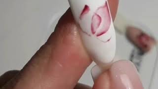 Рисуем на ногтях цветок стилизованный