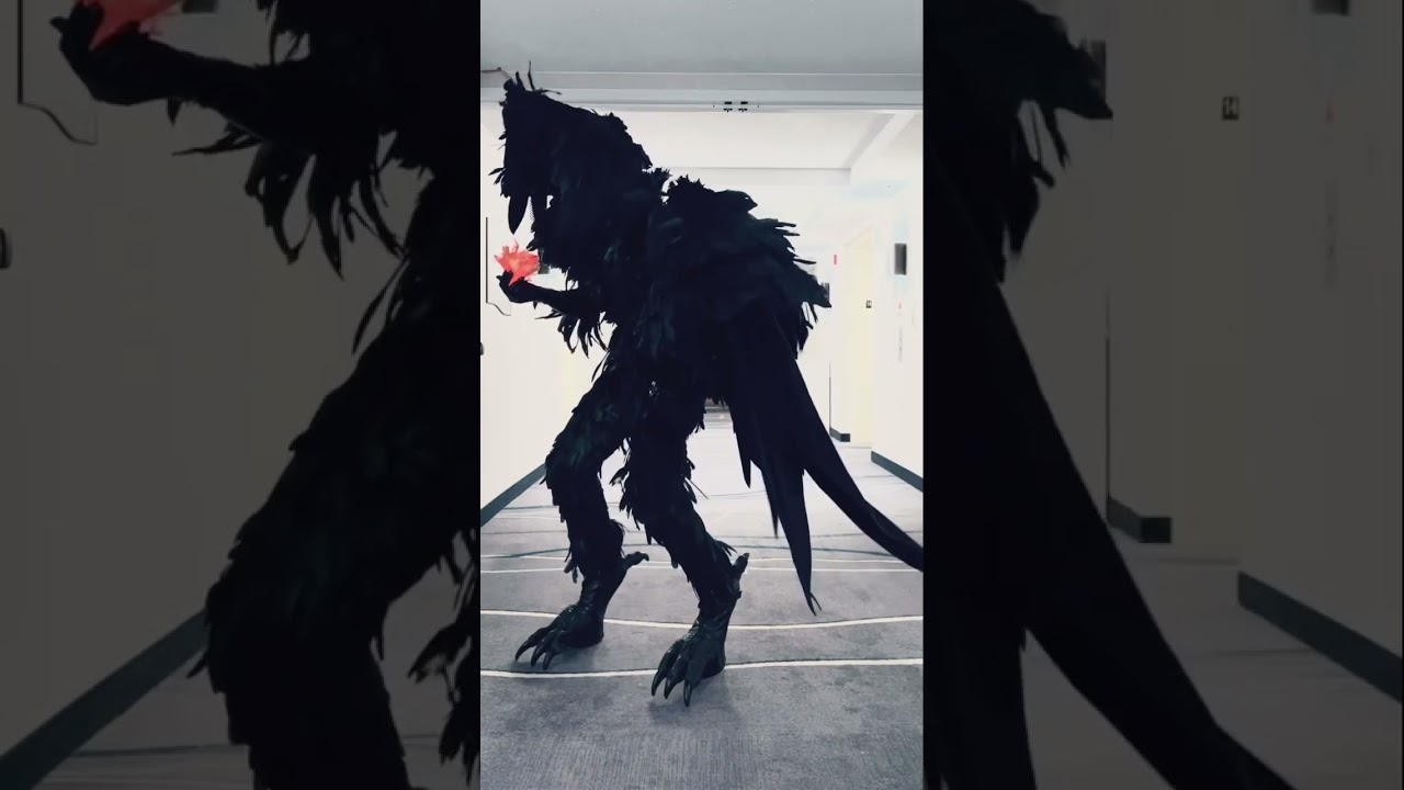 Wearing my full bird Howl was a struggle but worth it! #howlsmovingcastle #cosplay #studioghibli