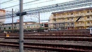 E231系1000番台K-15編成+E233系3000番台E-63編成平塚駅付近通過シーン