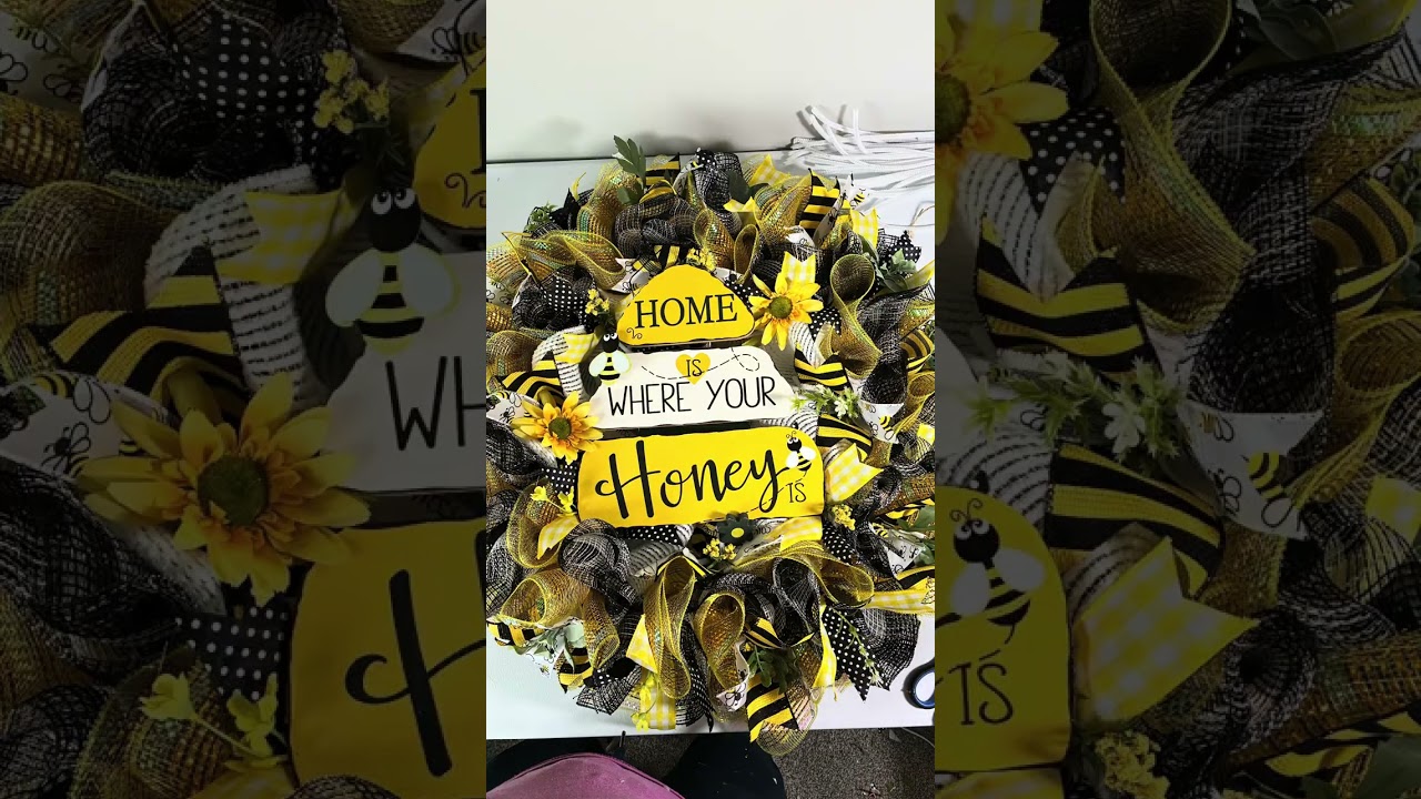Making a Bee Wreath tutorial. 