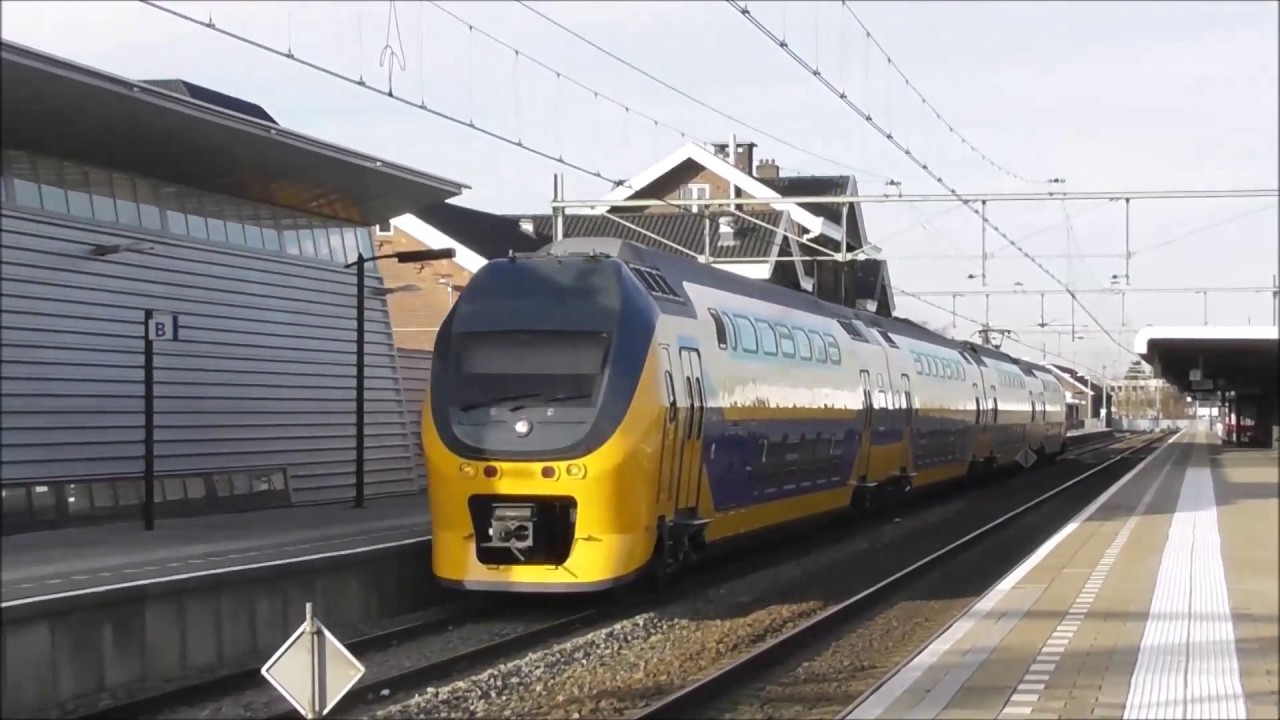 Treinen op station Roermond (NL)