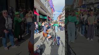 “Crowd Goes Wild 🇮🇪 Carlos Busking ‘La Bamba’ Grafton Street 🎶🔥”
