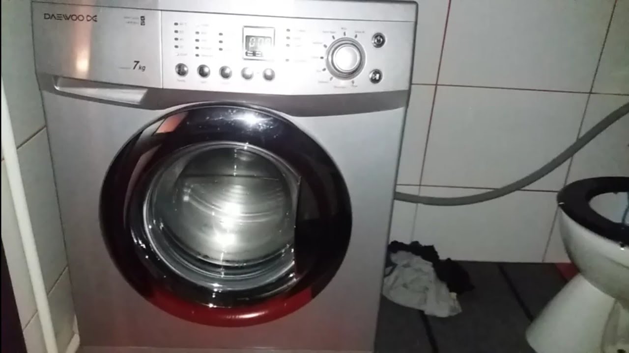 DAEWOO washing machine 1000 rpm spin - YouTube