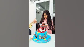 ليال سمرة باعت كيك لهيلين وهيفي وليليان 