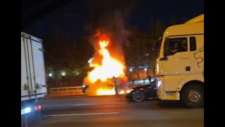 картинка: У автоблогера Эрика Давидыча сгорел тюнингованный Москвич 3.