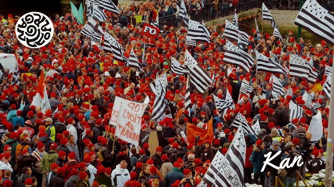 Révoltes bretonnes : les Bonnets Rouges vent debout contre les taxes -  YouTube