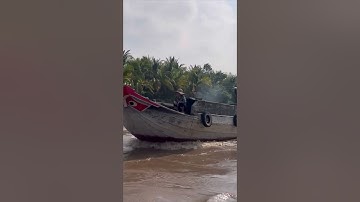 Nước đổ ngược rất mạnh, ghe tàu vượt Cống tăng tốc ra khói đen/SEN TRẮNG TV.