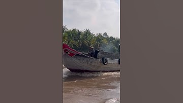 Nước đổ ngược rất mạnh, ghe tàu vượt Cống tăng tốc ra khói đen/SEN TRẮNG TV.