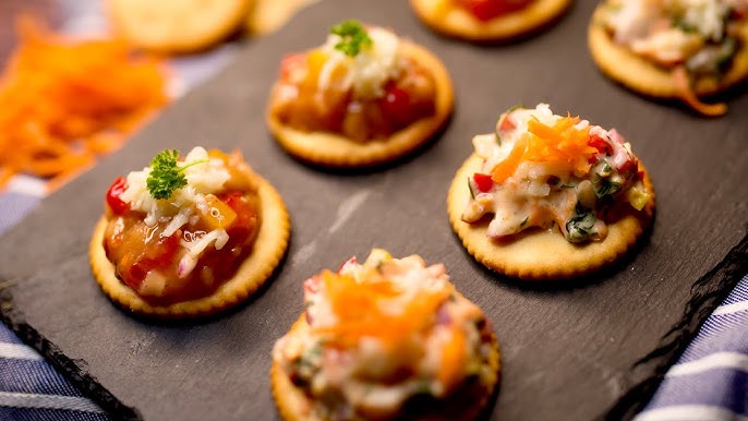 2 मिनट में २ तरह के मोनाको बिस्किट केनेपिस ऐसे बनाएँ की बच्चे और बड़े उँगलिया चाट जाएँ | शेफ़ मेघना - YouTube