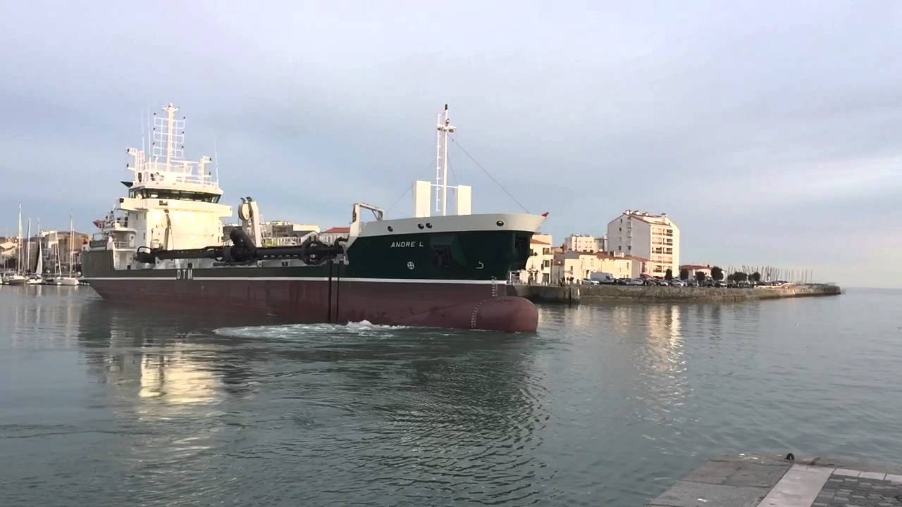 Demi-Tour dans le chenal des Sables d'Olonne