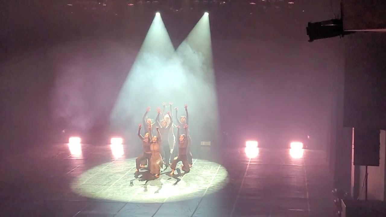 조명 음향 영상  멀티미디어쇼의 진수는 역시 춤 댄싱쇼