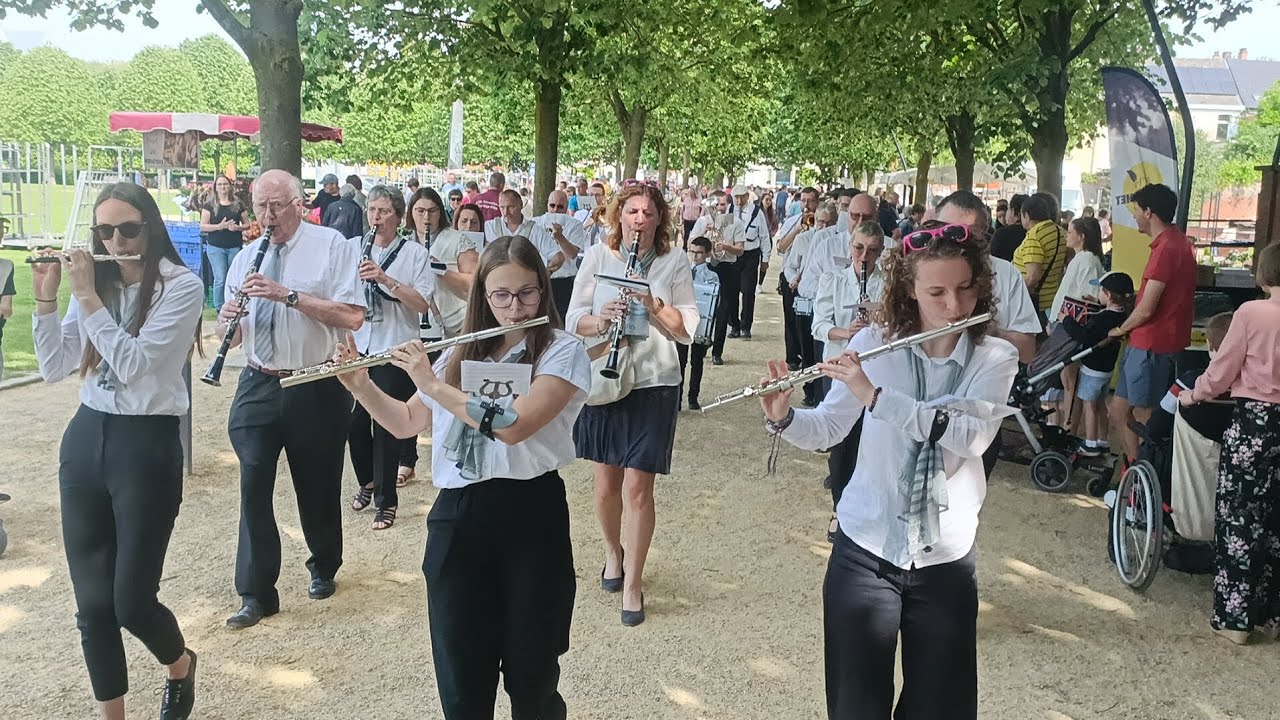 Ath : Week-end de la fête des Mères par l'Asbl Rénovation du cortège ...