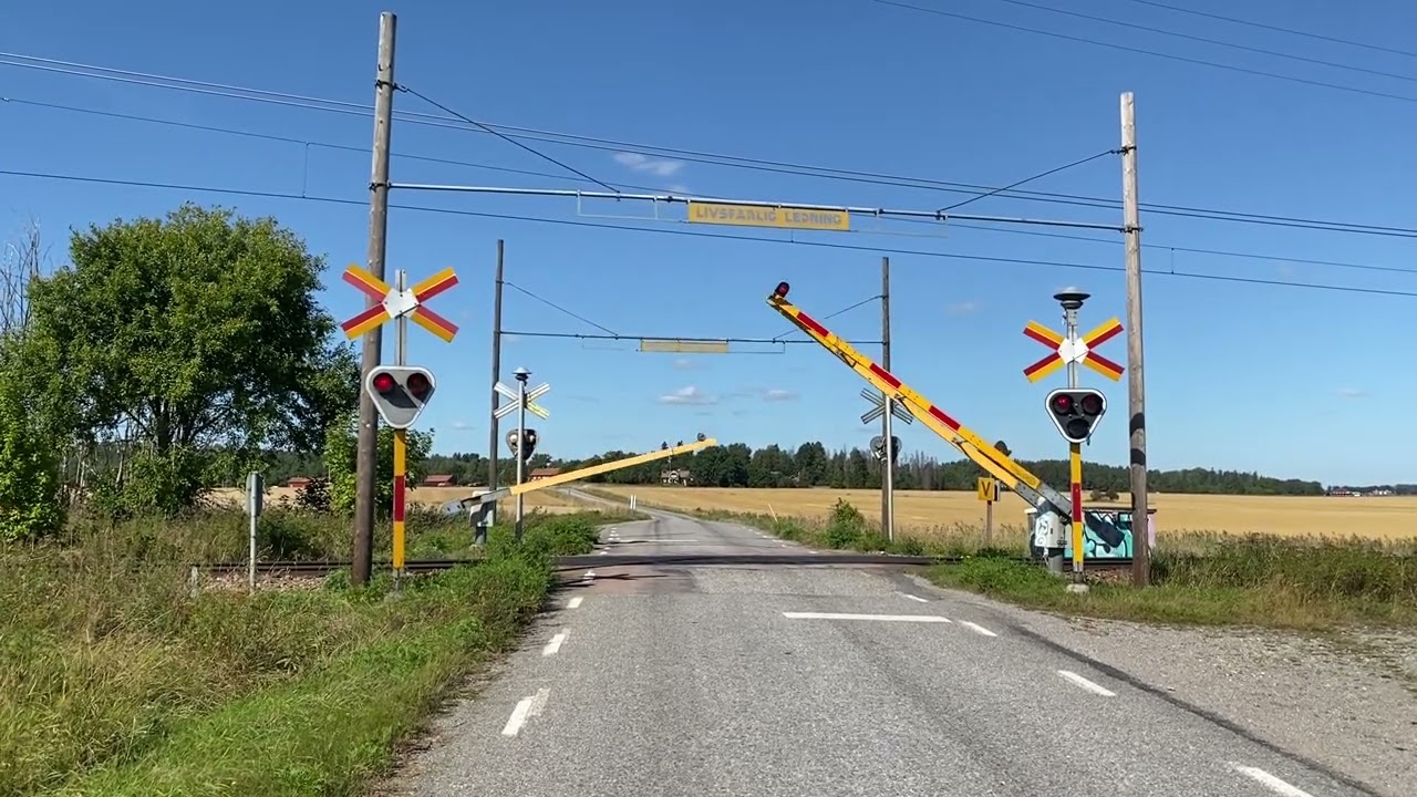 Järnvägsövergång Hubbo Kyrka / Swedish railroad crossing