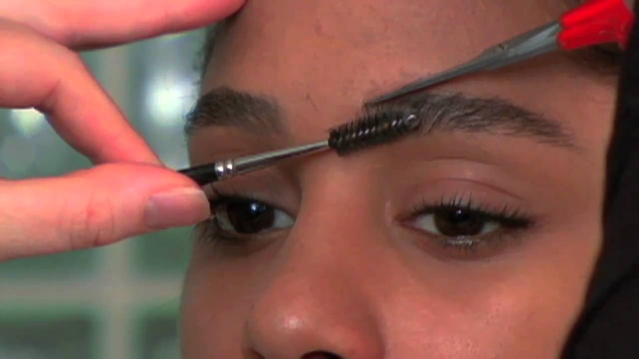 længde modstand skarpt Eyebrow Tips: Trimming Your Brows to Shape the Arch - YouTube