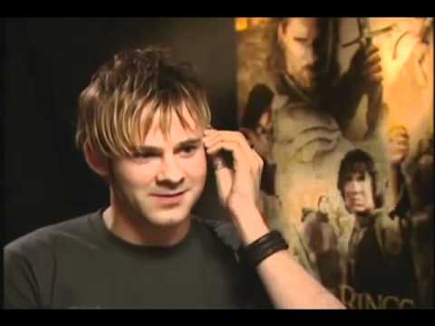 funny-elijah-wood's-laughing-interview