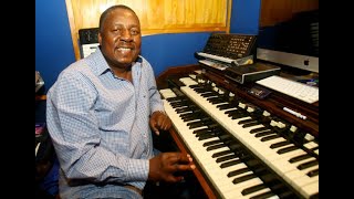 Moses Ngwenya: SOUL BROTHERS  Sixoxa no mdlali we Keyboard