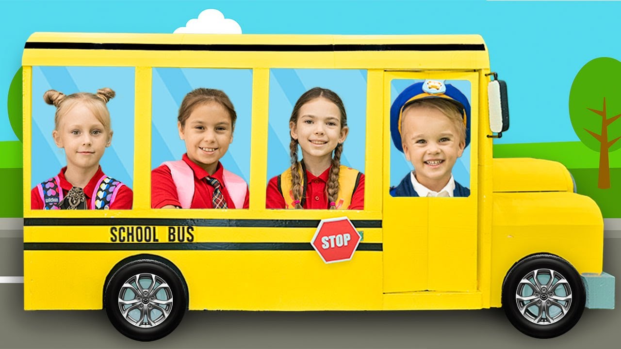 Водитель Крис помогает своим друзьям добраться до школы