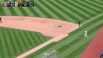 CWS@CLE: Abreu makes the diving stop and gets the out