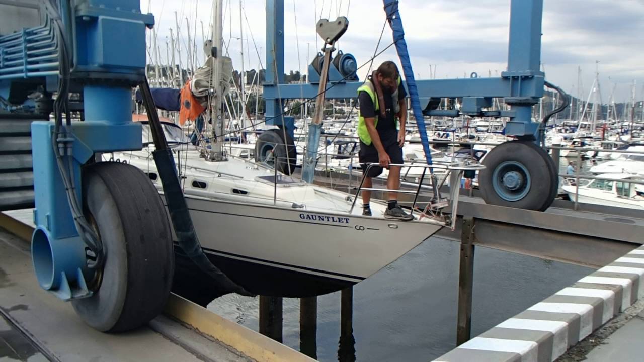 RP Marine surveyors inspecting a Contessa 32
