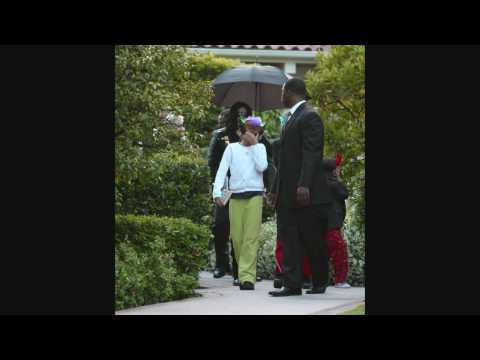 BLRockPixLA - Michael Jackson leaving BH Hotel with his kids 2 - 051509 - PapaBrazzi Report