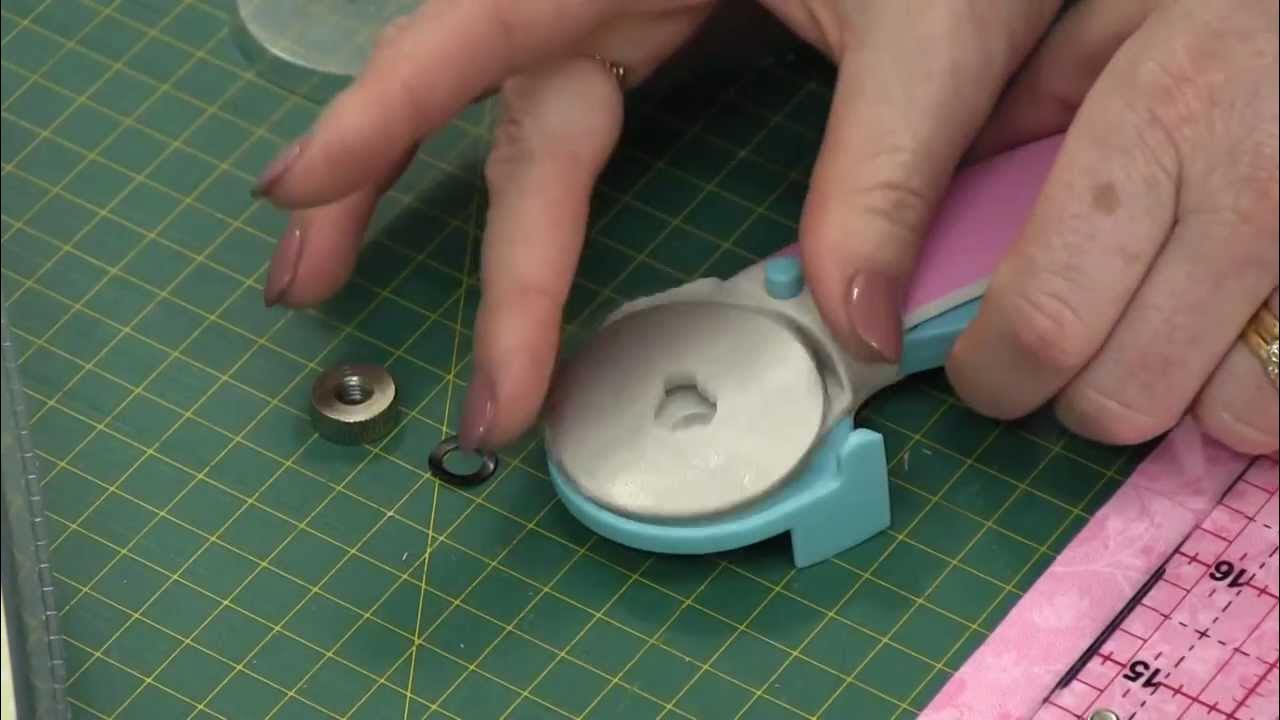 Video Tutorial: Rotary Cutting Basics – Love Sew