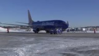 Airport worker stays positive in Midwest cold snap