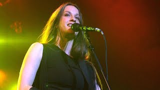 Alanis Morissette Live Tour 2002 - Surrendering [Rare Performance]