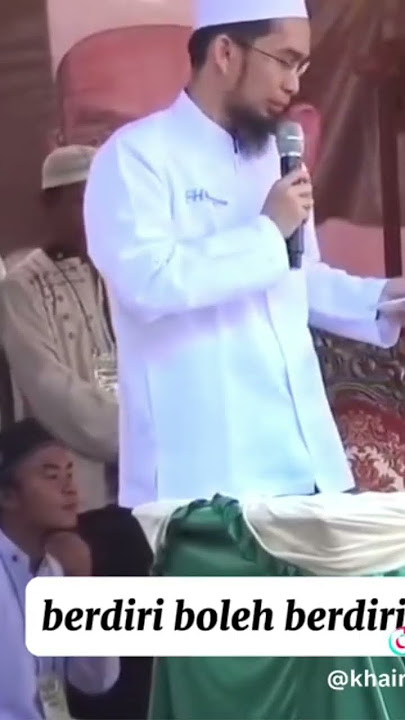 UST ADI HIDAYAT MEMBERIKAN HADIAH UMROH