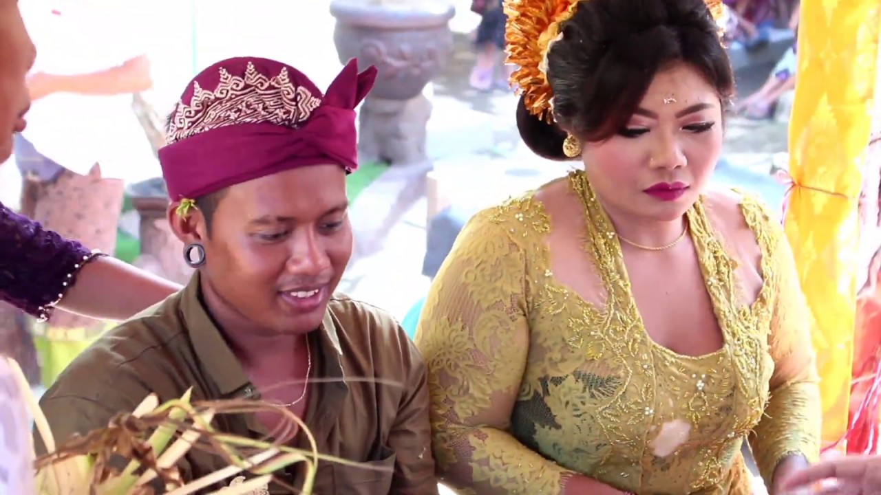Prosesi pernikahan adat bali (madik, mebiyekala,mejaye jaye) dalam ...