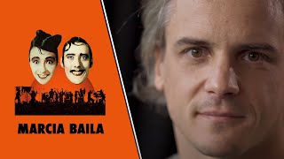 Les chansons des Rita Mitsouko - Episode 1 - MARCIA BAILA par Romain Caillard (claviers)
Premier épisode de la série Les musiciens de Catherine Ringer racontent Les Rita Mitsouko.
Romain Caillard (claviers) sattaque à Marcia Baila, LE tube des Rita extrait de leur premier album paru en 1984.
Lalbum live est disponible en triple vinyle ou double CD ici : https://lesritamitsouko.lnk.to/crclrmphila
Ecoutez lEssentiel des Rita Mitsouko : https://lesritamitsouko.lnk.to/discographie
-
Abonnez vous à la chaîne officielle des Rita Mitsouko : https://lesritamitsouko.lnk.to/ytsub
Suivez Les Rita Mitsouko sur Facebook : https://www.facebook.com/RitaMitsouko/
Suivez Les Rita Mitsouko sur Instagram : https://www.instagram.com/lesritamitsoukoofficiel/
#LesRitaMitsouko
#CatherineRinger
#MarciaBaila Les chansons des Rita Mitsouko - Episode 1 - MARCIA BAILA par Romain Caillard (claviers)