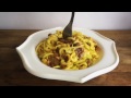 Raw-спагетти пепперони с фрикадельками под «сырным» соусом.