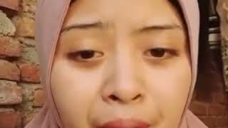 VIDEO SEORANG WANITA MELECEHKAN SHOLAT SAMBIL JOGET DJ