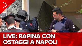 LIVE Rapina in banca a Napoli. Uomini barricati all’interno con degli ostaggi: diretta video