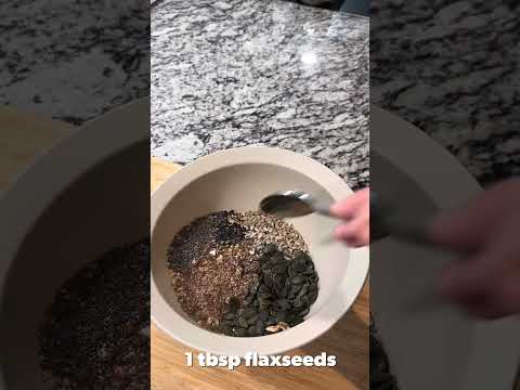 Sauerteig Granola // Granola with sourdough discard