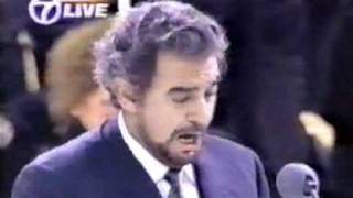 Video thumbnail of "Placido Domingo sings Panis angelicus and Ave Maria"