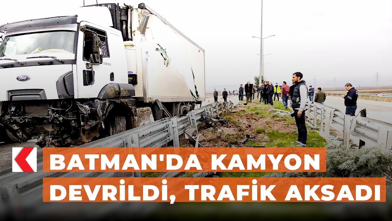 Batman'da kamyon devrildi, trafik aksadı