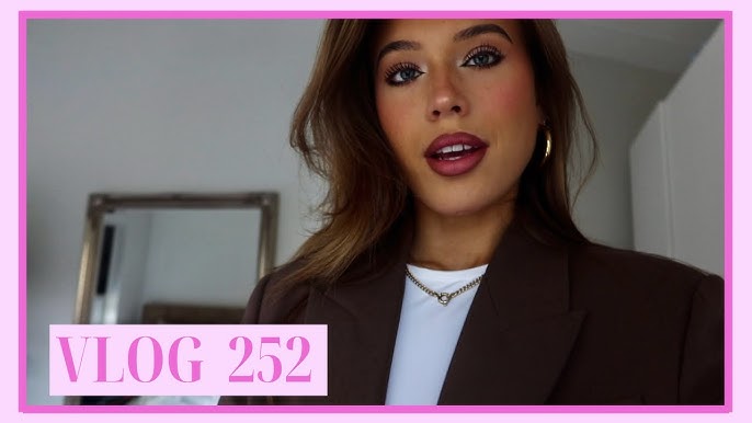 U fotosuratda vaginasini korsatdi.