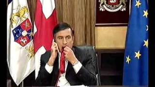 Саакашвили - больной человек! Он ест галстук! Crazy Saakashvili eats his tie!