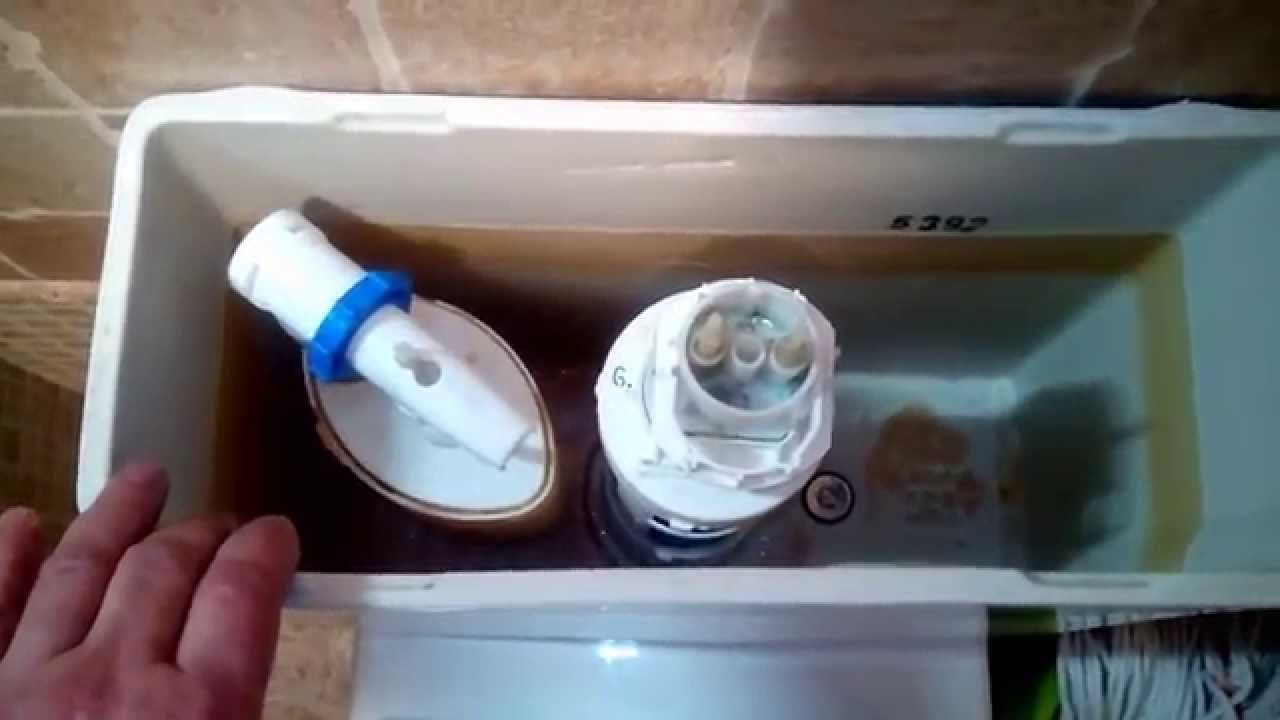 Arreglar cisterna en la que no entra agua por unos céntimos. 