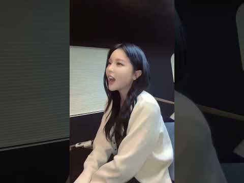 신곡 스포!!!!!) 라이브 중간에 음악 끊어진 홍진영 반응?| 홍진영 HONGJINYOUNG SSAMBAHONG thumbnail