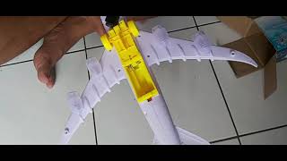 Video Unboxing Mainan Pesawat Terbang Garuda Indonesia Aerobus - Airplane Toys