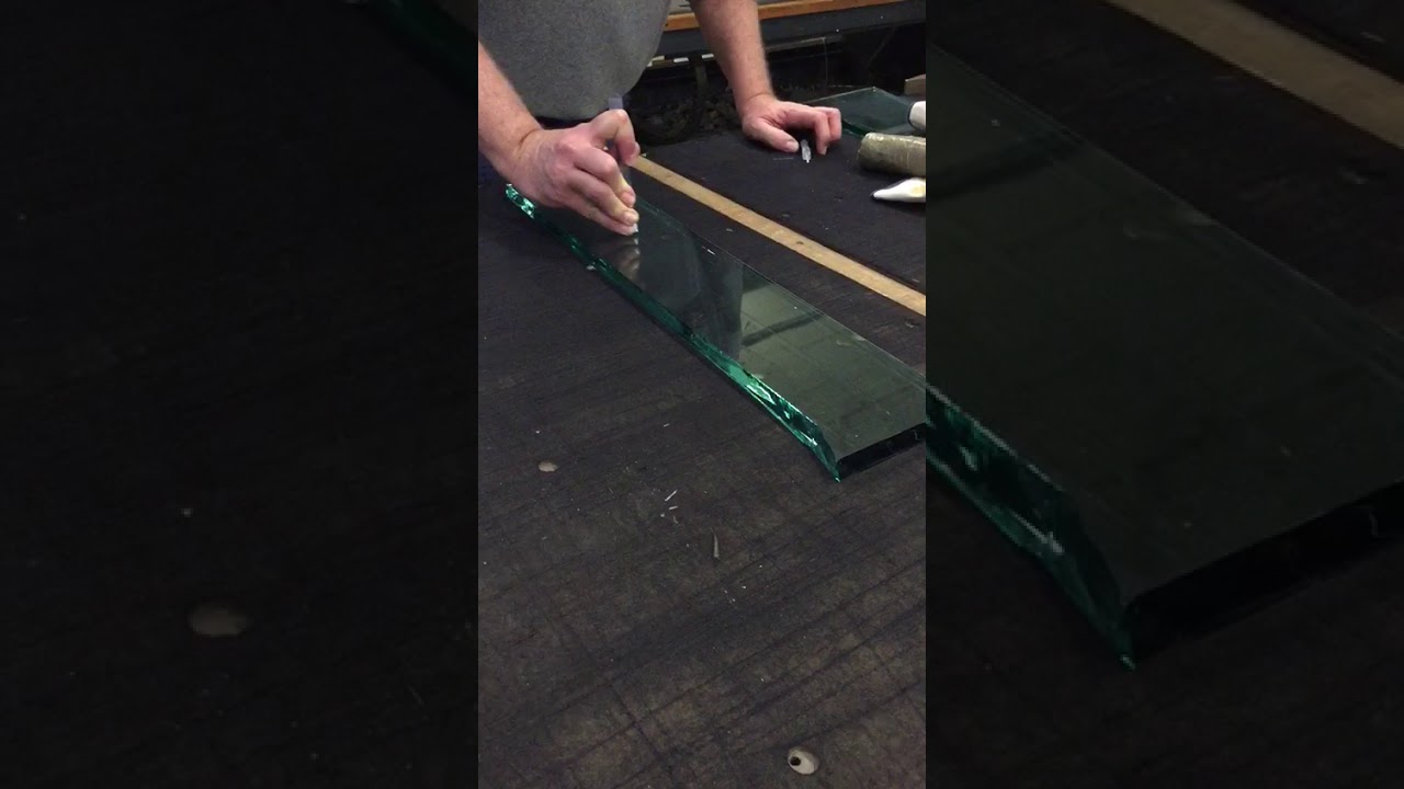 Taglio manuale vetro 20 mm con Vbcut gp. Tagliavetro ad olio per uso professionale.