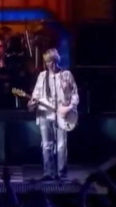 Kurt Cobain screwing MTV 😂😂